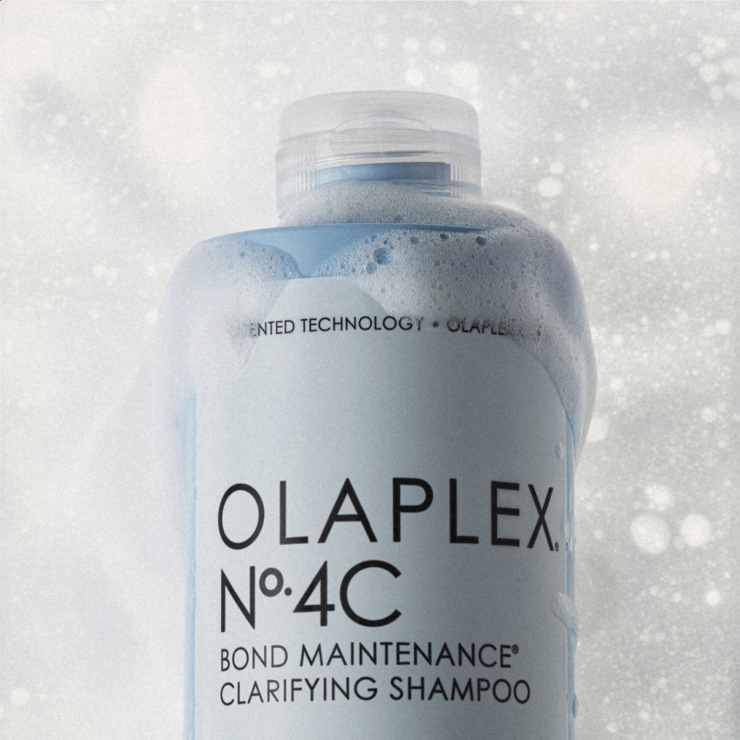 MEJORA LA INTENSIDAD DEL COLOR, EL BRILLO Y LA SUAVIDAD

OLAPLEX Nº.4C BOND MAINTENANCE® CHAMPÚ CLARIFICANTE sobre fondo blanco