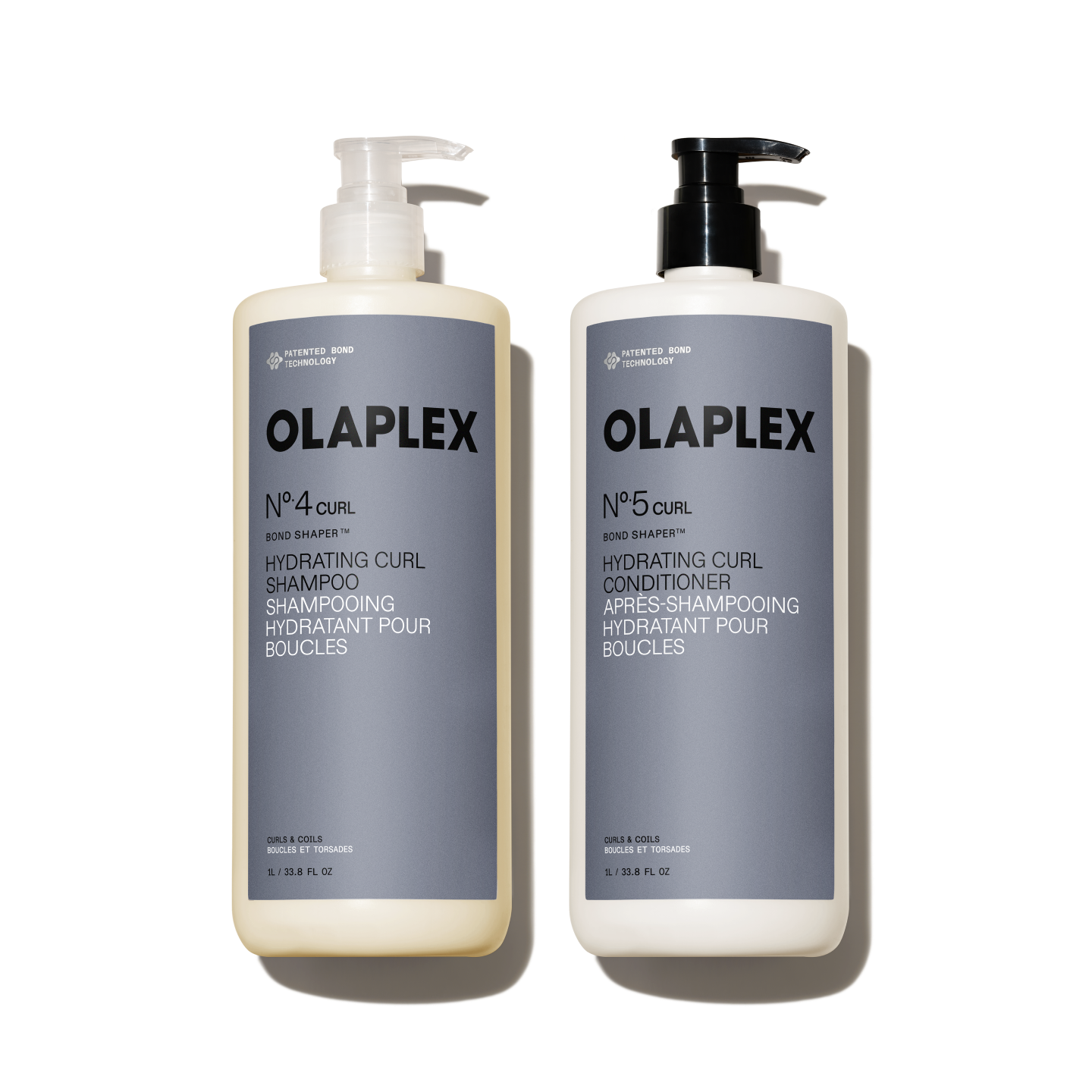 Un set tamaño litro con el OLAPLEX Nº.4CURL Bond Shaper Hydrating Curl Shampoo y el Nº.5CURL Bond Shaper Hydrating Curl Conditioner. Ambas botellas de 1 litro (33,8 fl oz) cuentan con dosificadores de bomba y están indicadas para cabellos rizados, ondulados y con tirabuzones.