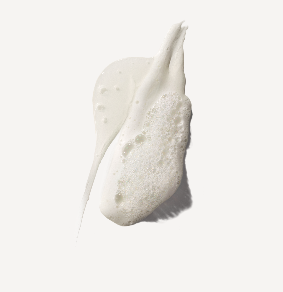 flotar

Una gota de de OLAPLEX Nº.4C BOND MAINTENANCE® CLARIFYING SHAMPOO sobre fondo blanco
